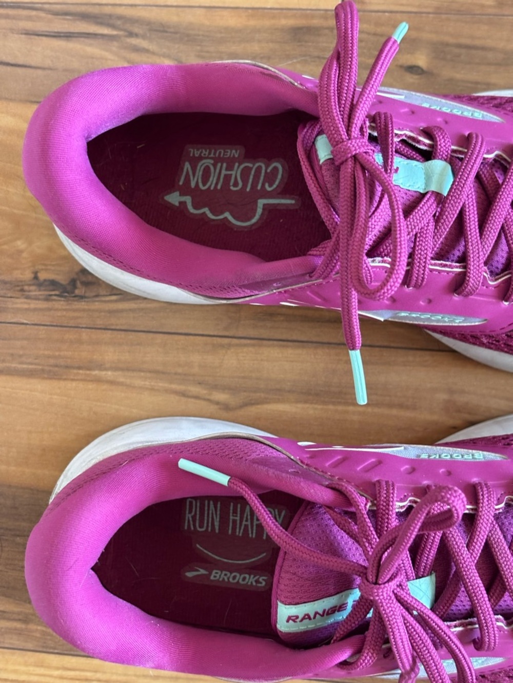 Brooks women, fuchsia, pink, running shoes sneakers range 2 size 9 - Picture 6 of 11